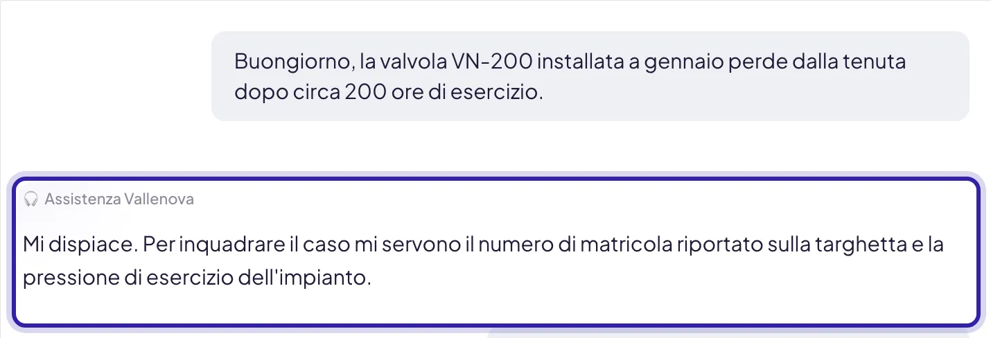 Nel filo della conversazione la domanda del cliente e sotto, evidenziata, la risposta firmata Assistenza Vallenova che chiede matricola e pressione