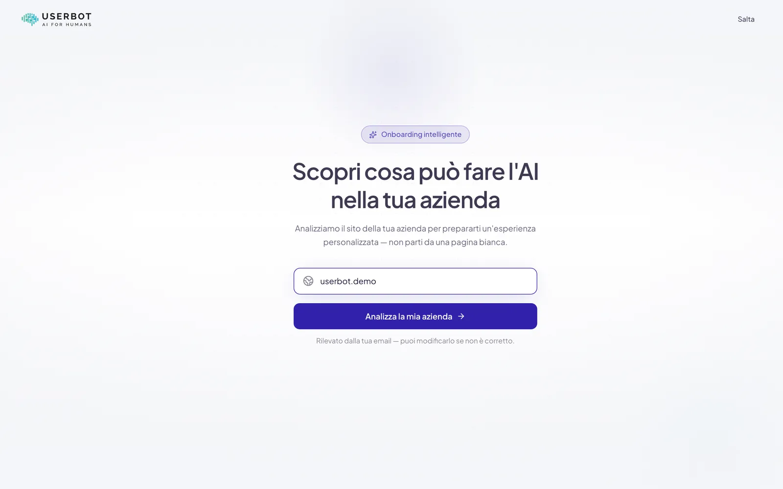 La prima schermata del primo accesso: il campo con il dominio già proposto dalla tua email, il pulsante Analizza la mia azienda e, in alto a destra, Salta