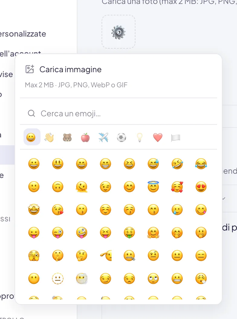 Il pannello che si apre cliccando sull'icona: in cima Carica immagine con il peso massimo e i formati, sotto la ricerca delle emoji e la griglia per categorie