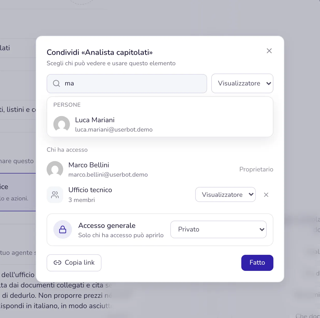 Il pannello Condividi di un agente: in alto la ricerca con il ruolo da assegnare accanto, sotto chi ha già accesso (il proprietario e un gruppo con il suo numero di membri) e in fondo l'accesso generale su Privato