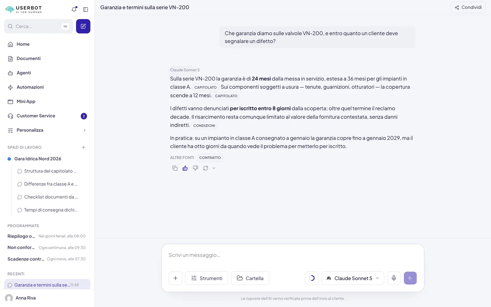 Una risposta in chat con la barra Fonti sotto: un riferimento per ogni documento usato, non per ogni passaggio