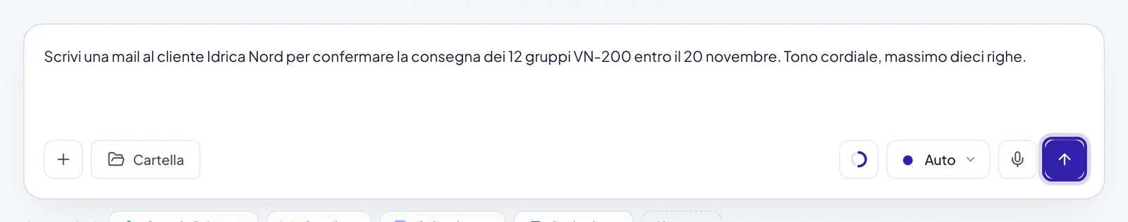 Una richiesta scritta con parole proprie nel campo, con destinatario, scadenza, tono e lunghezza, e la freccia di invio evidenziata in basso a destra